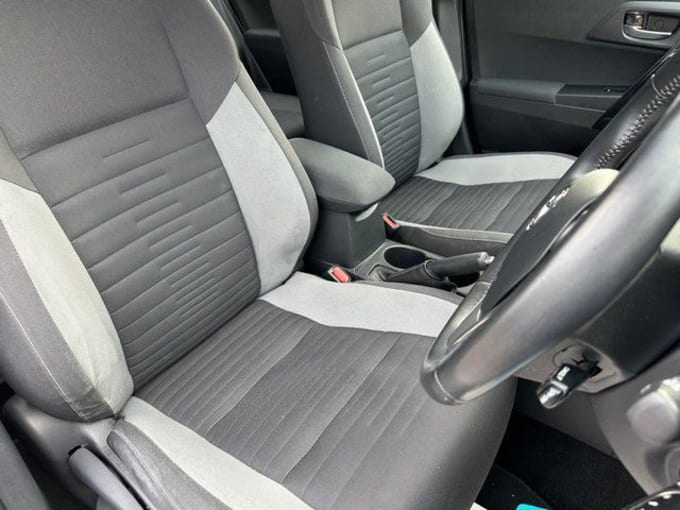 2025 Toyota Auris