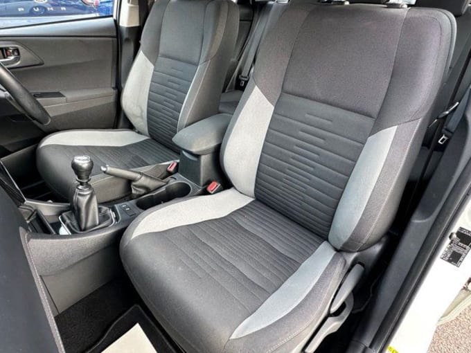 2025 Toyota Auris