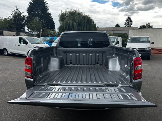 2025 Mitsubishi L200