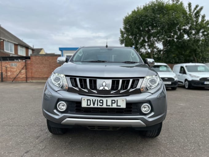 2025 Mitsubishi L200