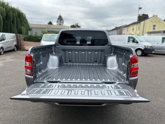 2025 Mitsubishi L200