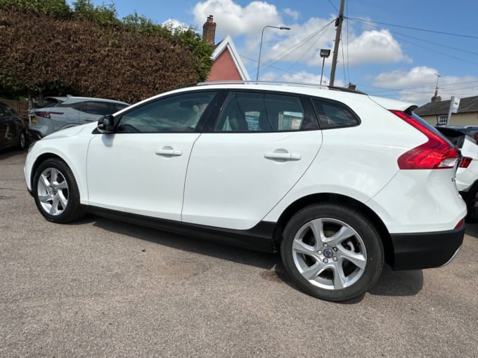2025 Volvo V40 Cross Country