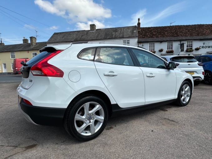 2025 Volvo V40 Cross Country