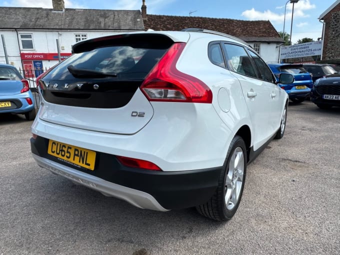 2025 Volvo V40 Cross Country