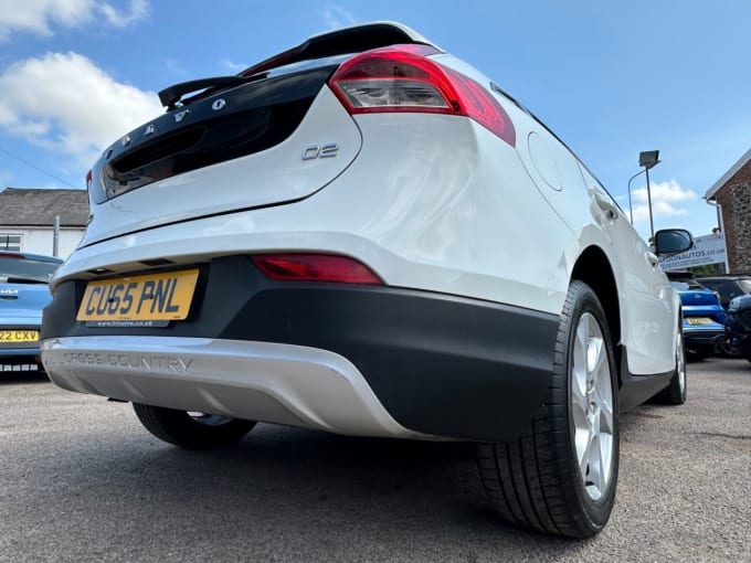 2025 Volvo V40 Cross Country