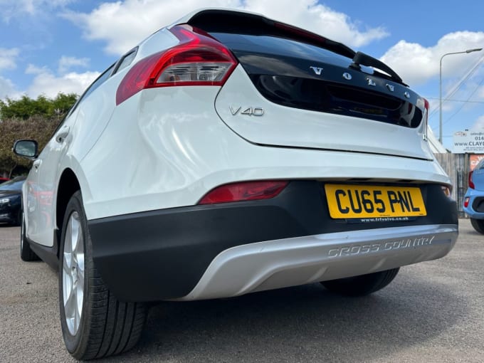 2025 Volvo V40 Cross Country
