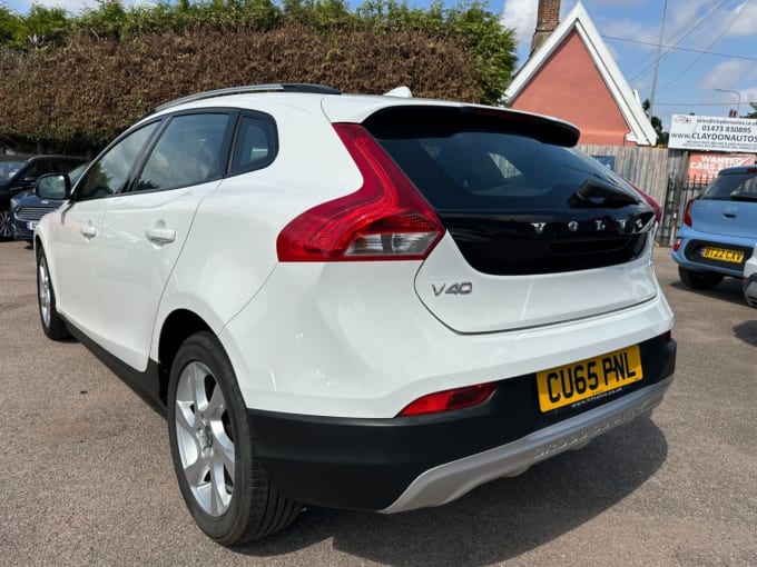 2025 Volvo V40 Cross Country