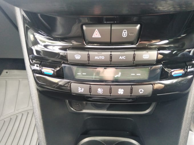 2025 Peugeot 2008