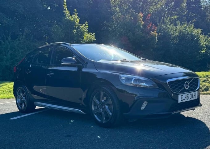 2024 Volvo V40