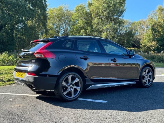 2024 Volvo V40