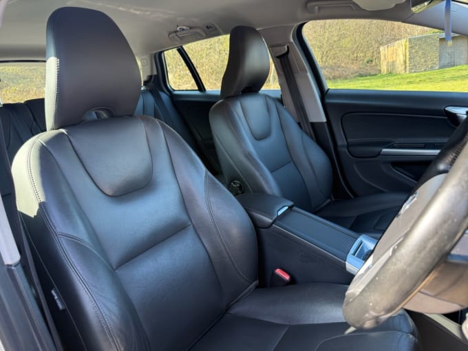 2025 Volvo V60