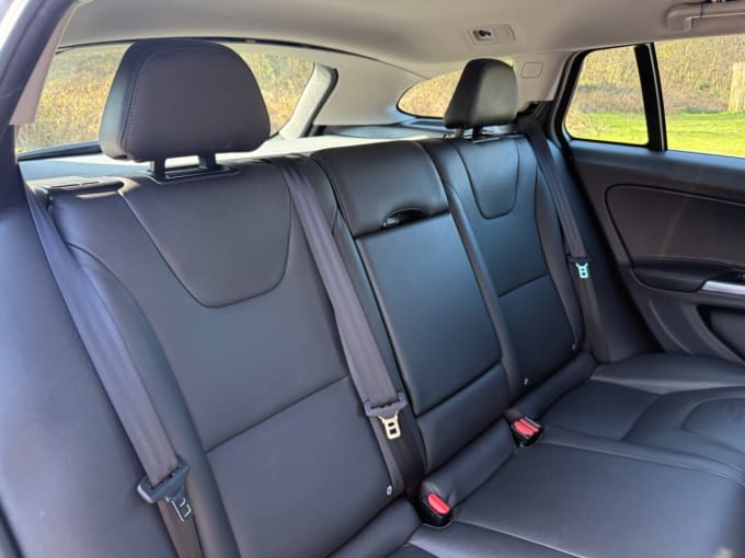 2025 Volvo V60