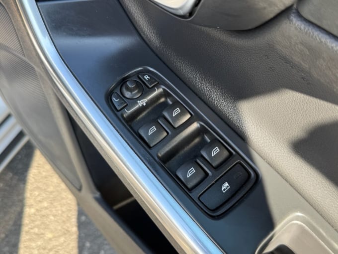 2025 Volvo V60