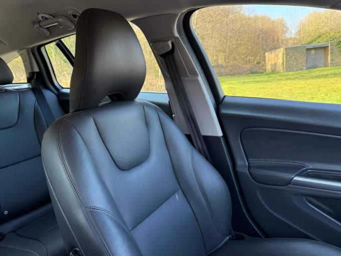2025 Volvo V60