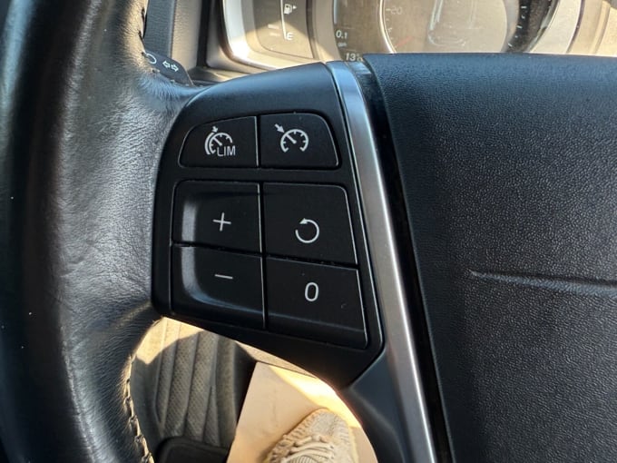 2025 Volvo V60