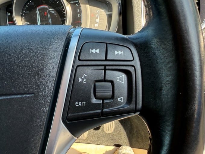 2025 Volvo V60