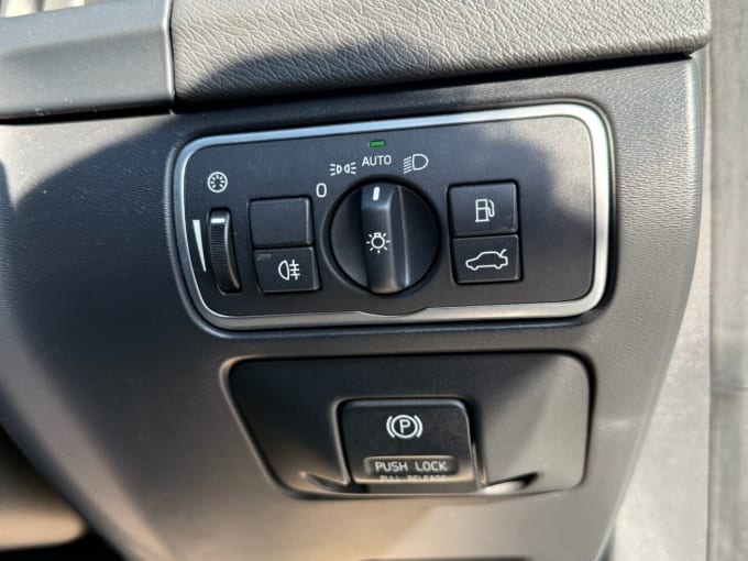2025 Volvo V60