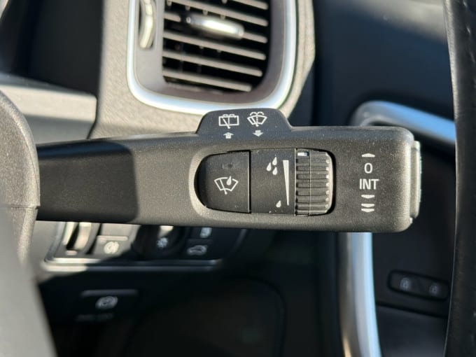 2025 Volvo V60