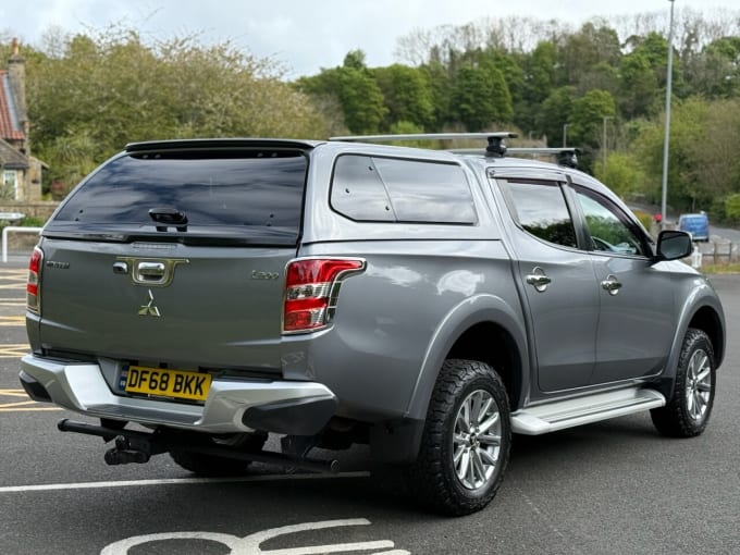 2025 Mitsubishi L200