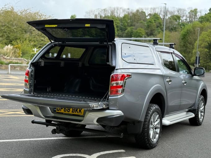 2025 Mitsubishi L200