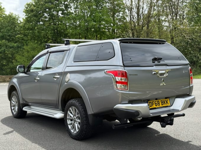 2025 Mitsubishi L200