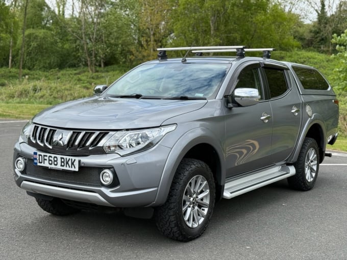 2025 Mitsubishi L200