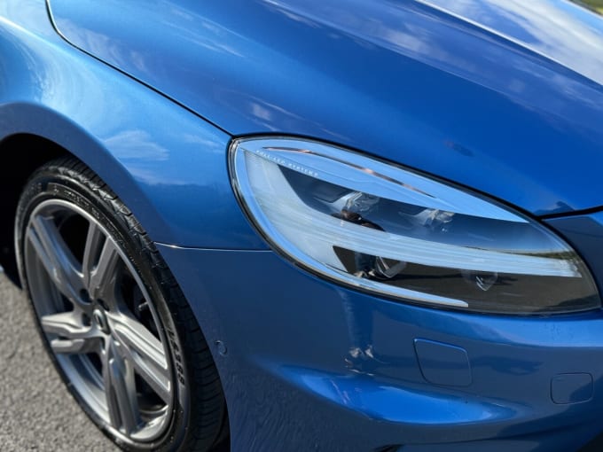 2025 Volvo V40