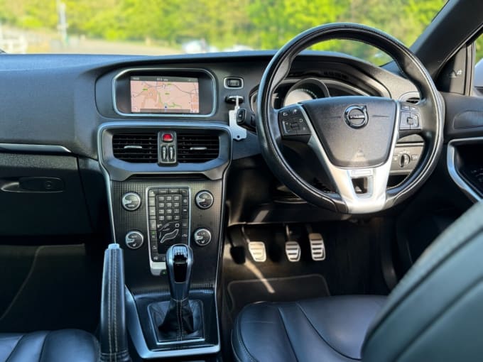 2025 Volvo V40