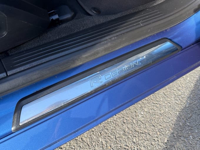 2025 Volvo V40