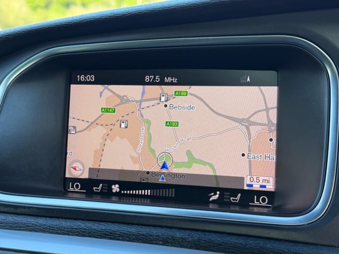 2025 Volvo V40