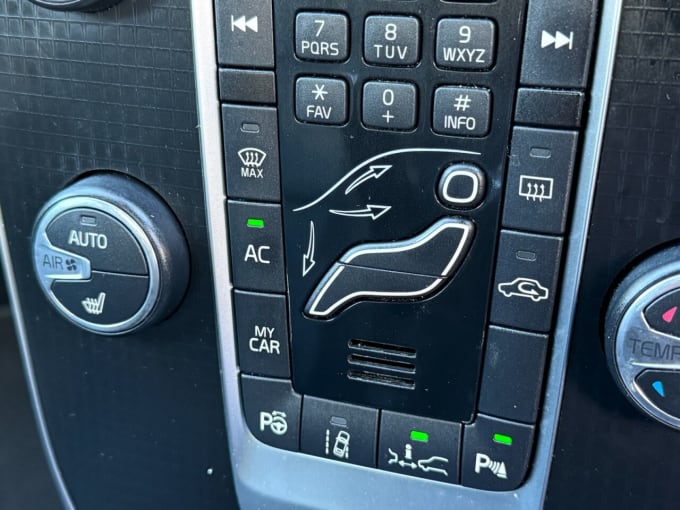 2025 Volvo V40