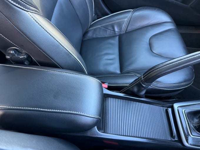 2025 Volvo V40