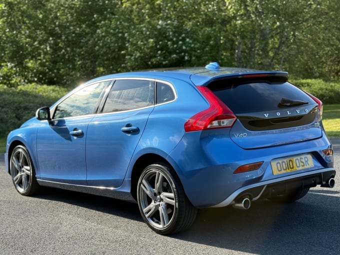 2025 Volvo V40