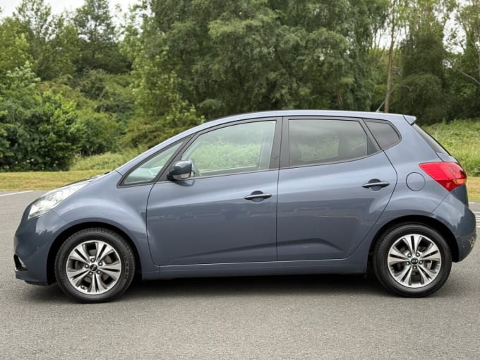 2025 Kia Venga