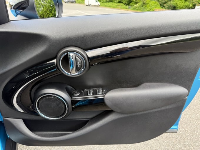 2025 Mini Hatch