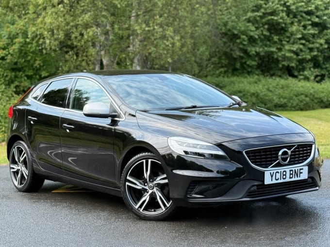 2025 Volvo V40