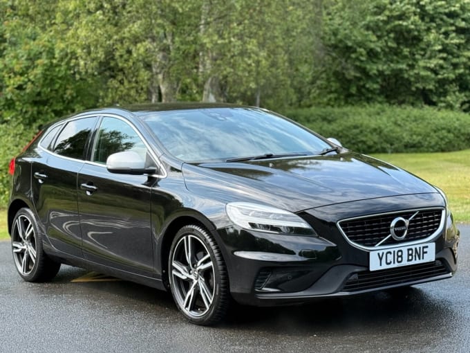 2025 Volvo V40