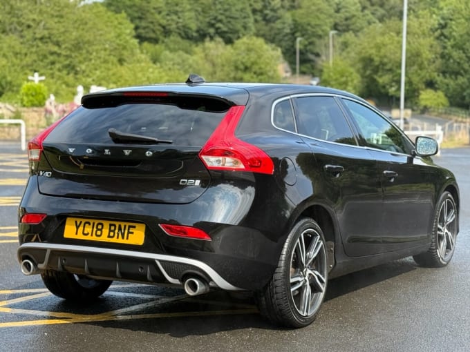 2025 Volvo V40
