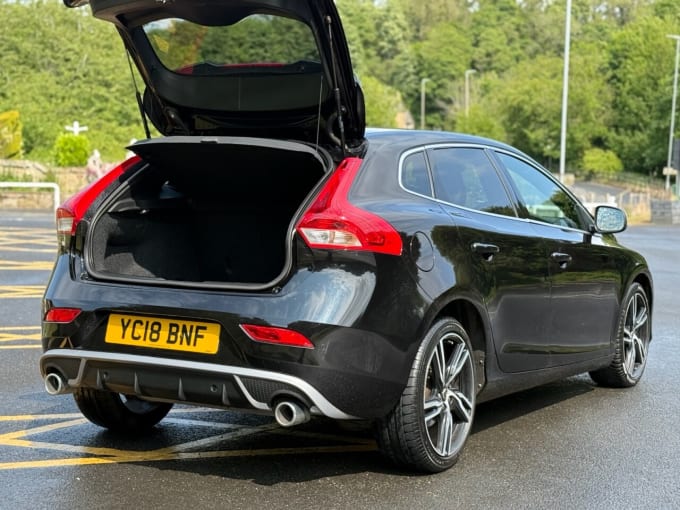 2025 Volvo V40