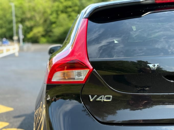 2025 Volvo V40