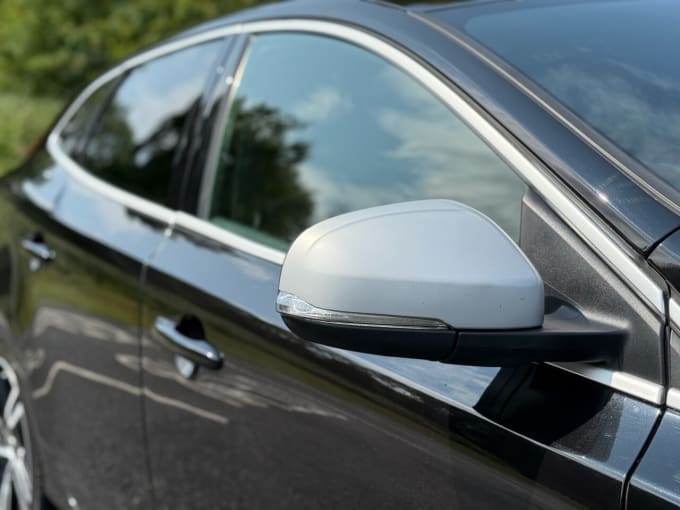 2025 Volvo V40