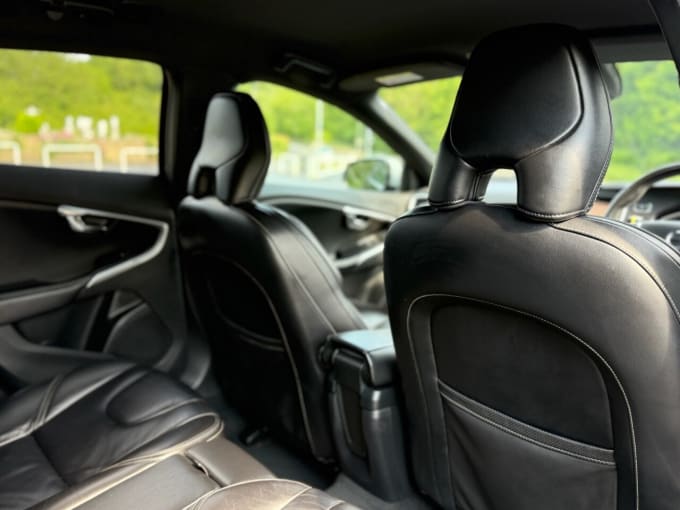 2025 Volvo V40