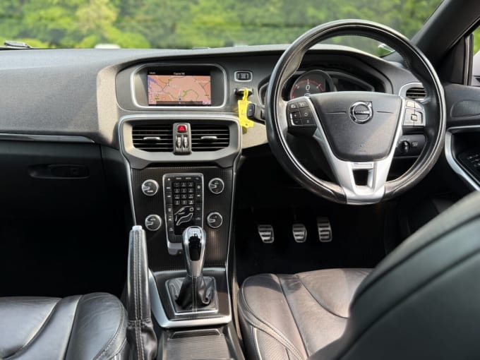 2025 Volvo V40