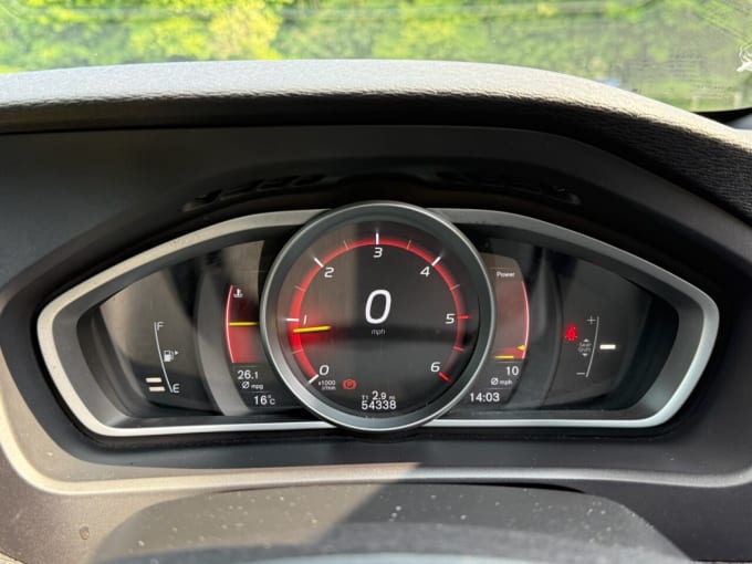 2025 Volvo V40