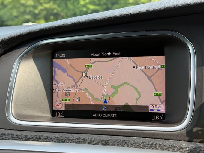 2025 Volvo V40