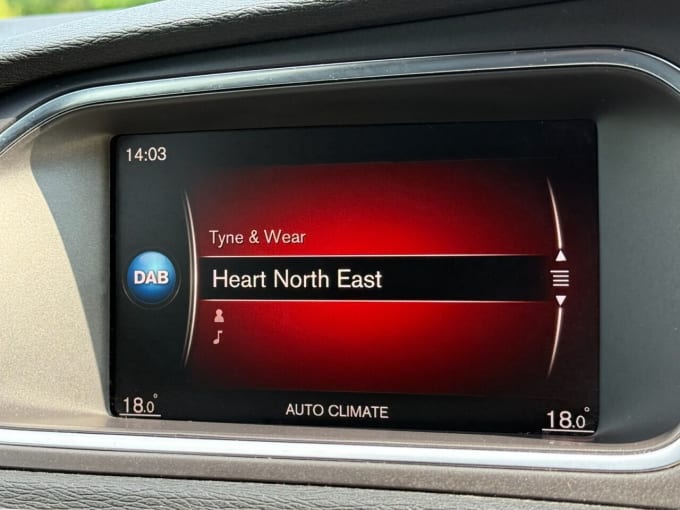 2025 Volvo V40