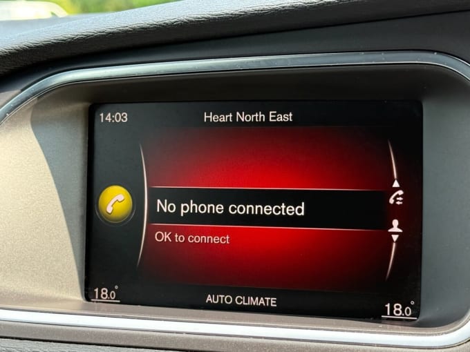 2025 Volvo V40