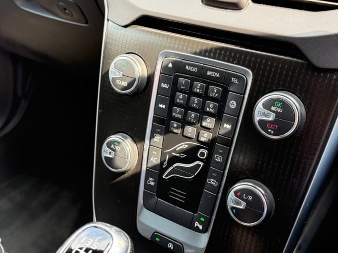 2025 Volvo V40