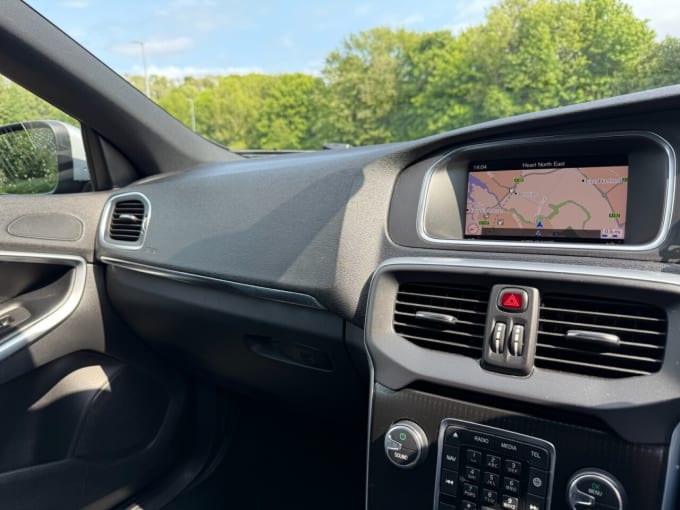 2025 Volvo V40