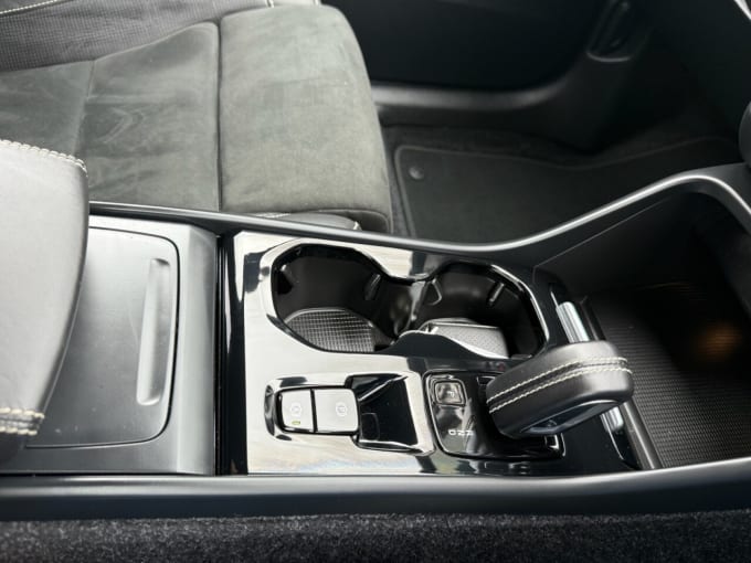 2025 Volvo Xc40
